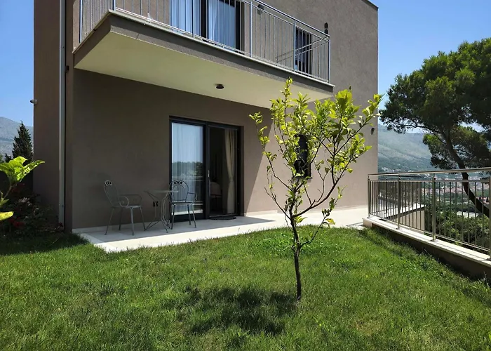 Villa Golden Grain - Four Bedroom Cibaca