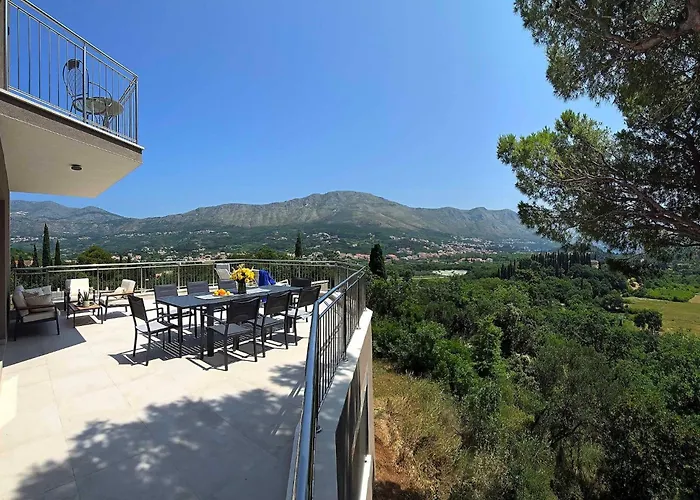 Golden Grain - Four Bedroom Villa Cibaca