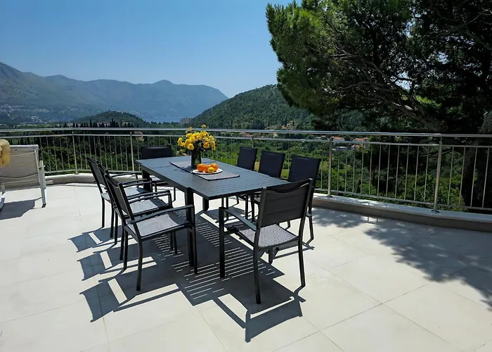 Villa Golden Grain - Four Bedroom Cibaca
